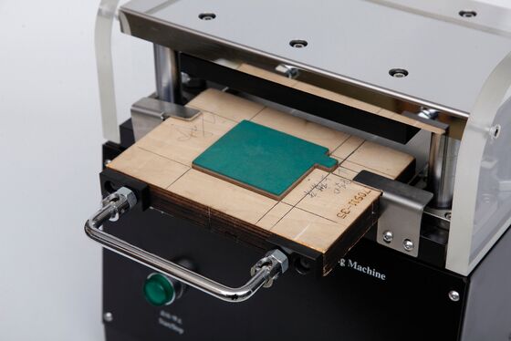 Lithium Cell Electrode Punching Machine with Vertical Burr ≤100μm and Max. L120*W80mm Die Cutting Dimension for Pouch Cell Electrode